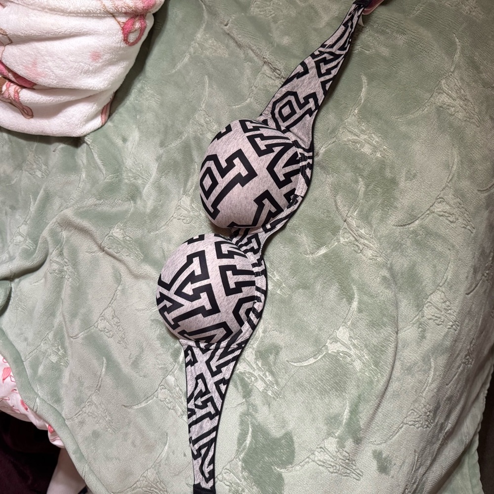 PINK Victoria's Secret Black and Gray Bra